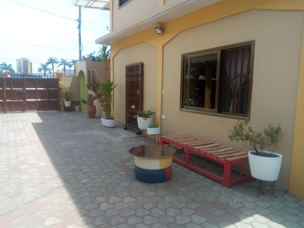 Feehi's Place Hostel 33/38