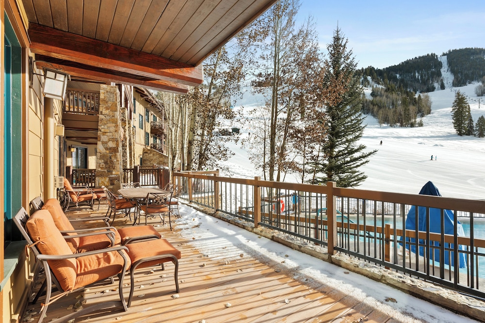 Ritz-Carlton Club, Aspen Highlands by Frias 25/50