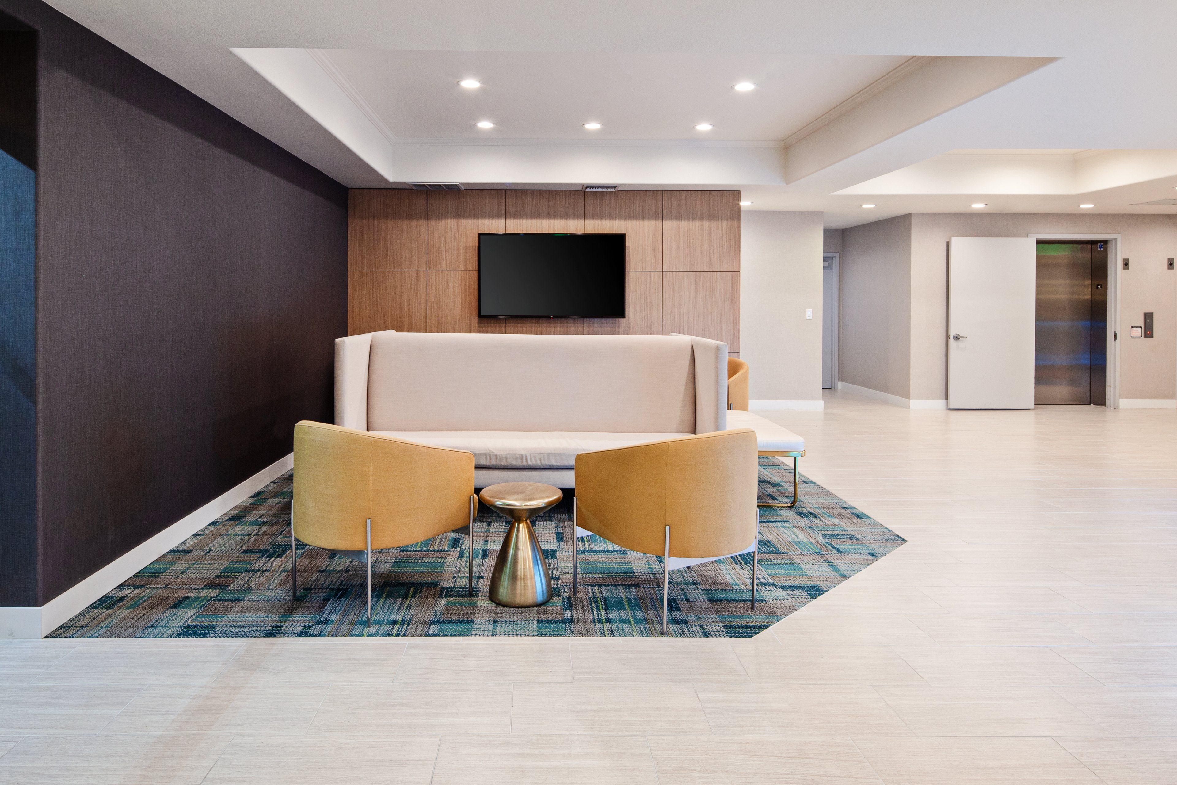 Holiday Inn Express Hollywood Walk of Fame An Ihg Hotel 54/65