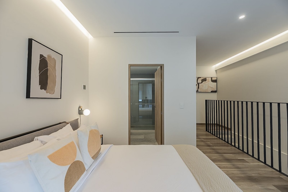 1 BEDROOM, LOFT