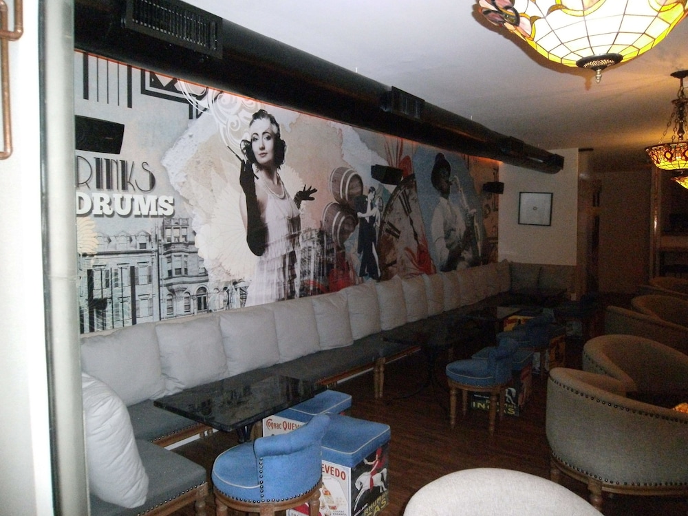 THE CONROY BOUTIQUE HOTEL 32/38