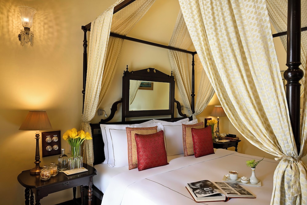 Palace, King Bed