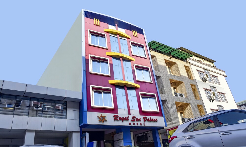 Oyo Rooms Sargam Cinemas 4/50