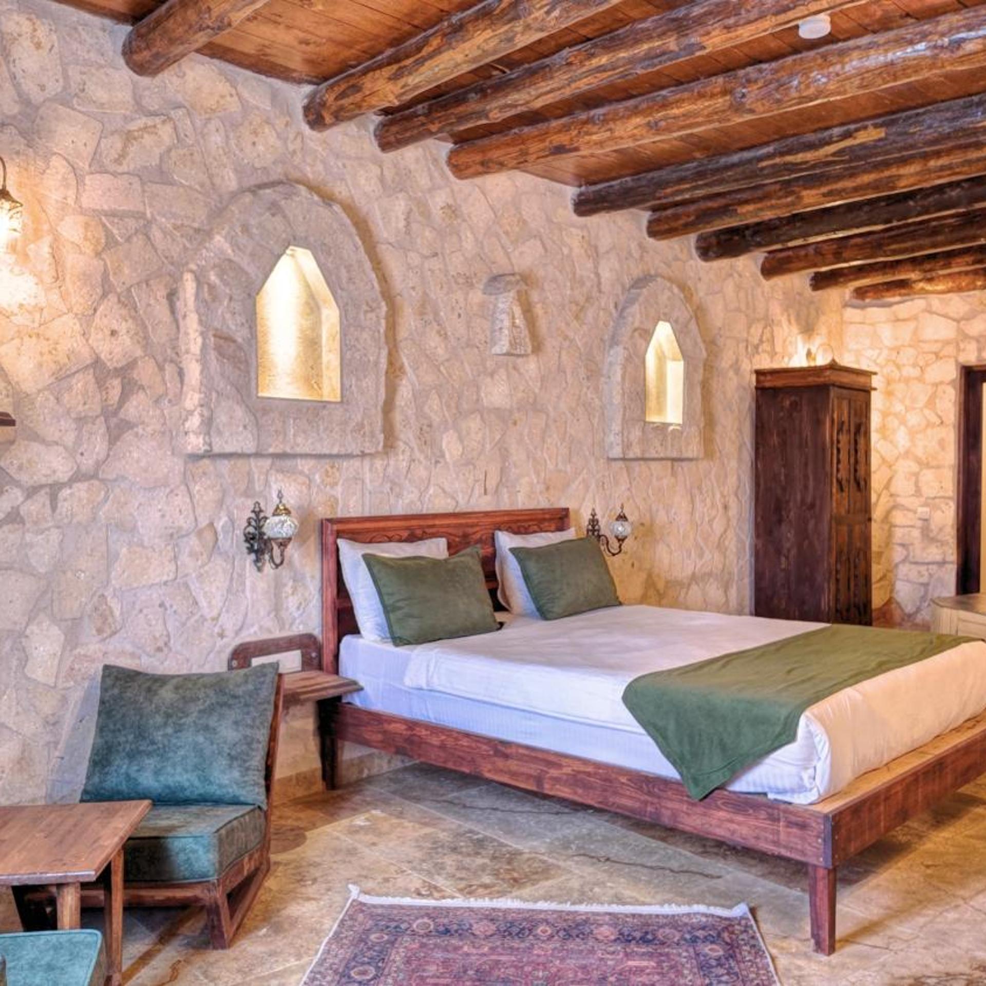 Vanessa Cave House 13/49