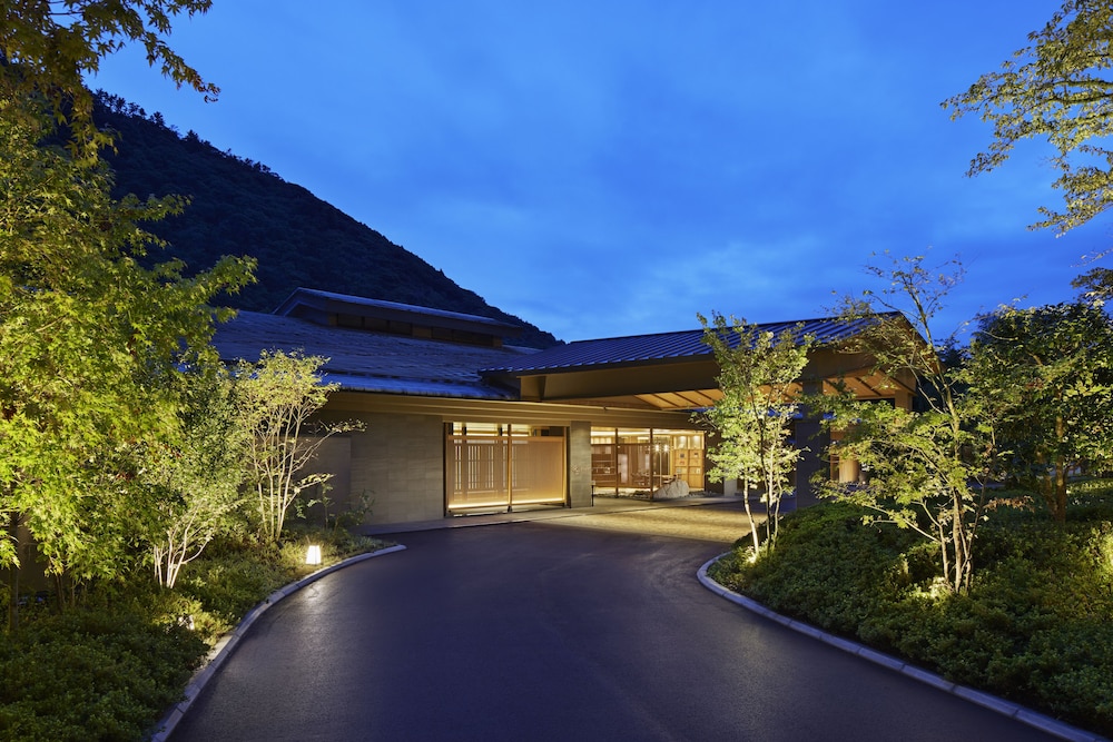 Hotel Hatsuhana 54/55