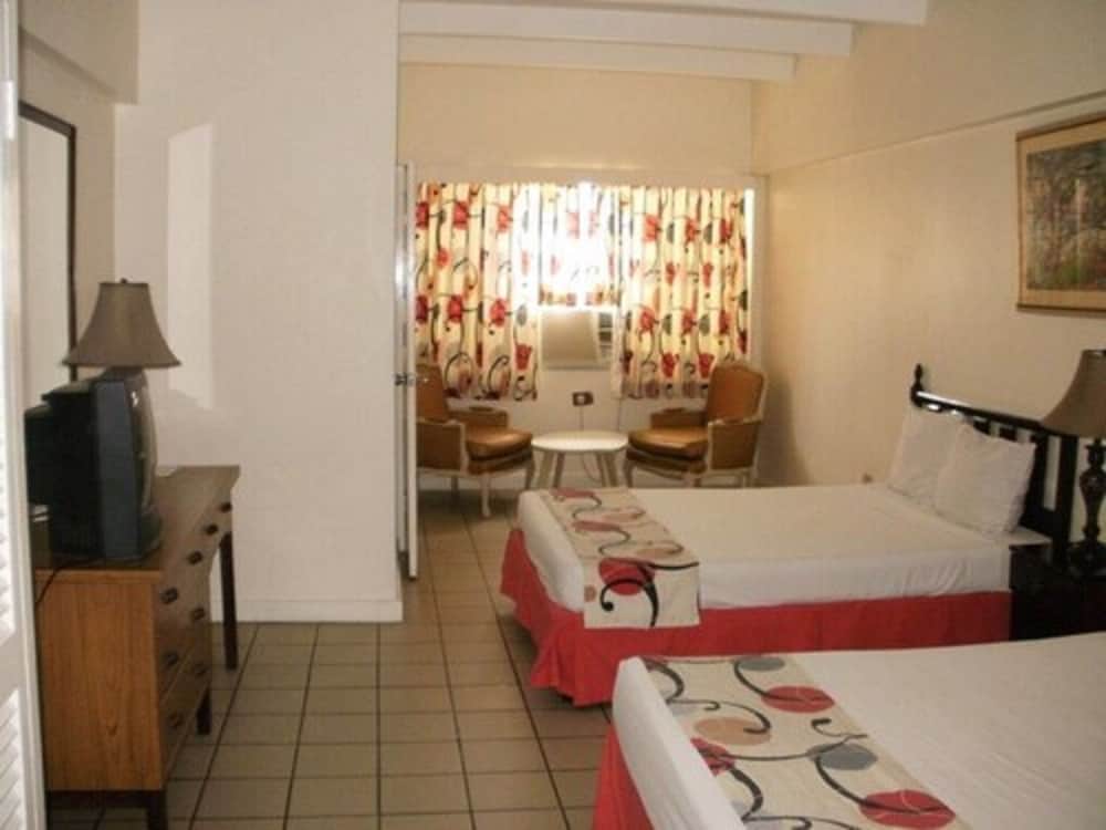 Pineapple Court Hotel 12/36