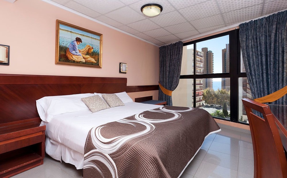 Marina Hotel 2/34