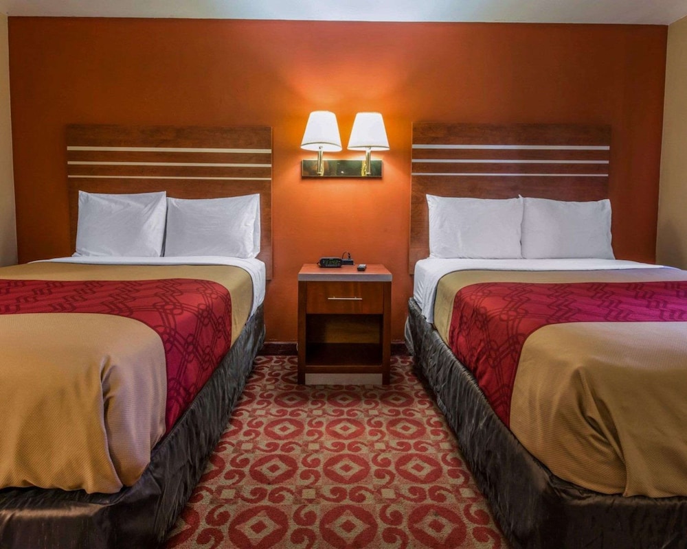 Standard, 2 Double Beds, Econo Lodge Hermitage South 3/4