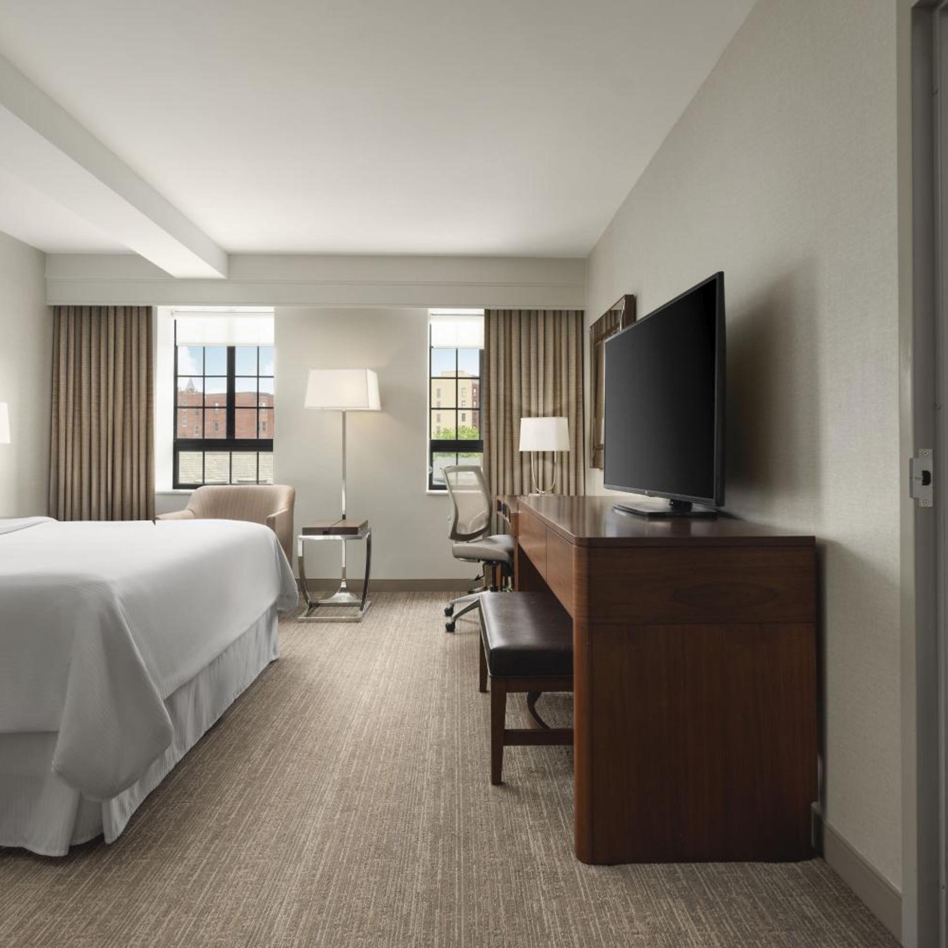 1 Bedroom, Junior Suite, Superior, King Bed, City View, The Westin Portland Harborview 3/4