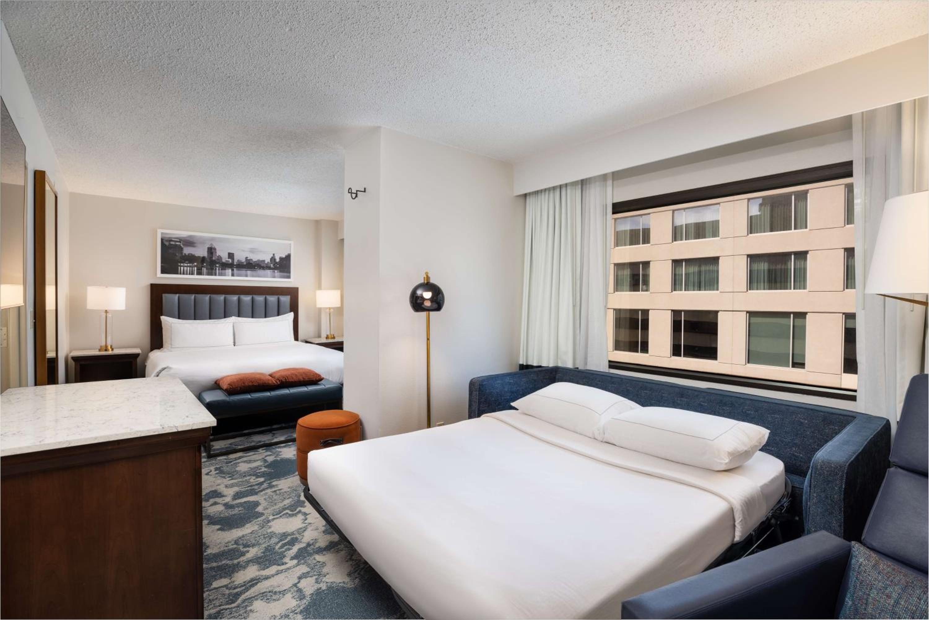 JUNIOR SUITE, KING BED, SOFA, KITCHEN