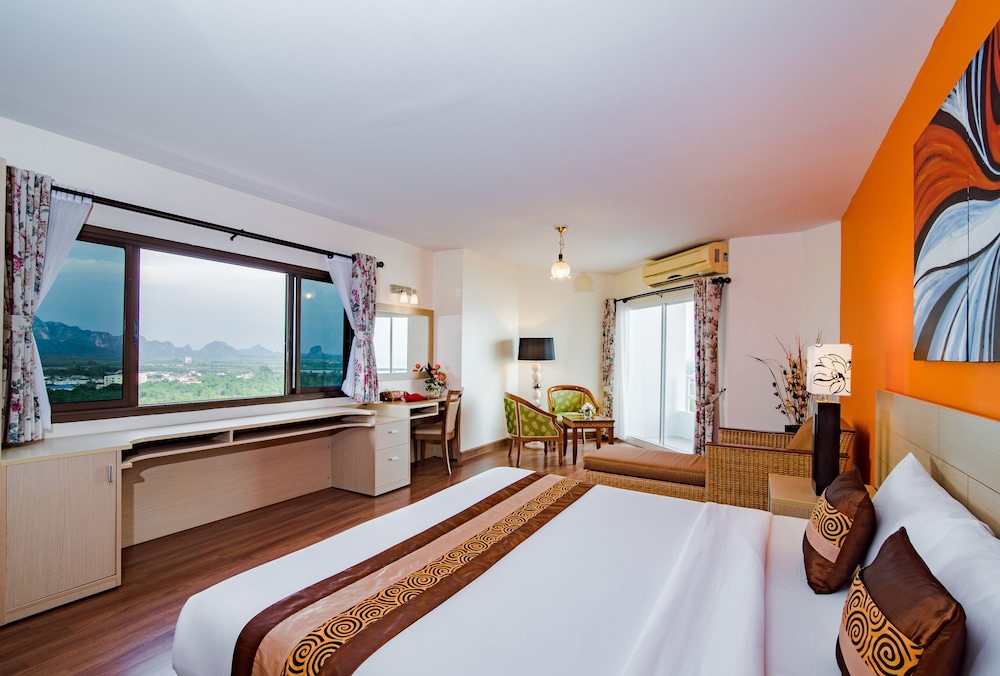 Gold, Two Suites, Premier, Suite, Twin Beds, with View