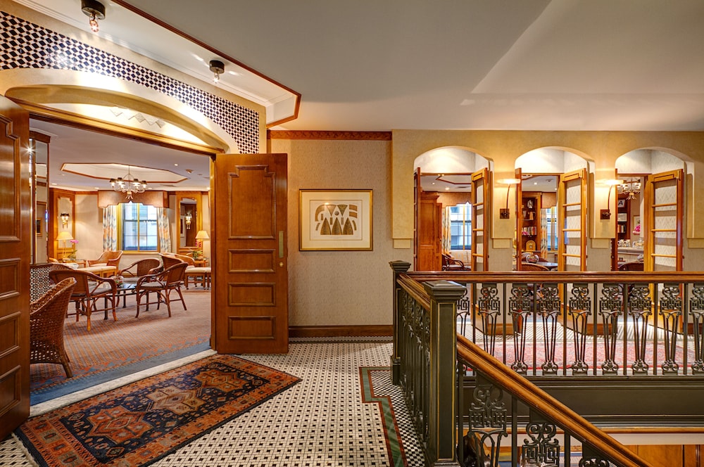Casablanca Hotel 10/55