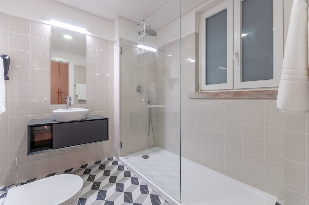 NLC Rooms and Suites 32/34