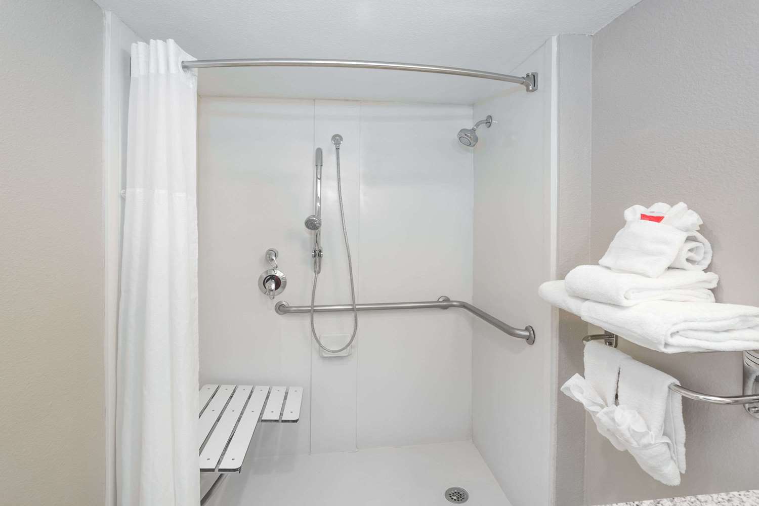 Casa Bella Inn & Suites thumb 3