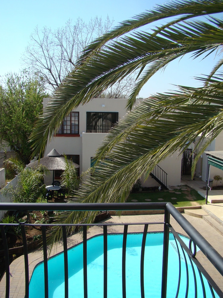 Louhallas Bed & Breakfast 9/16