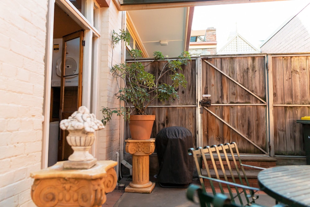 ADELAIDE HERITAGE COTTAGES AND APARTMENTS 21/53