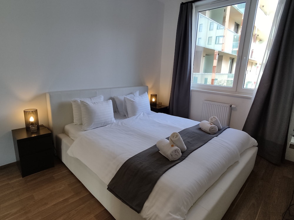 1 BEDROOM, EXECUTIVE, BALCONY