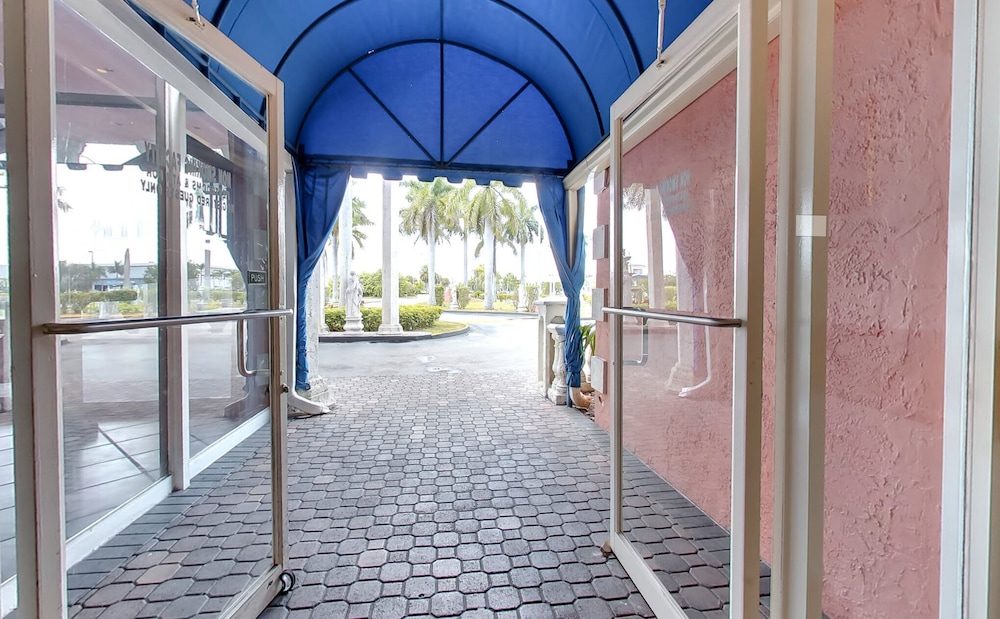 Miami Gardens Inn and Suites 19/30