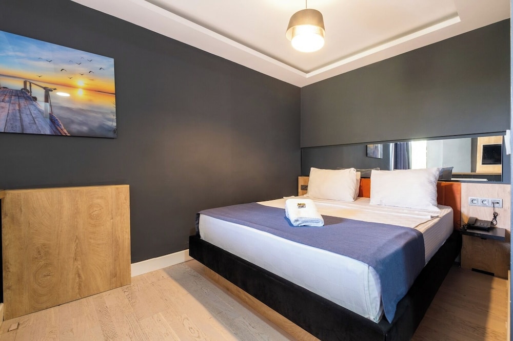 216 Bosphorus Suite 14/50