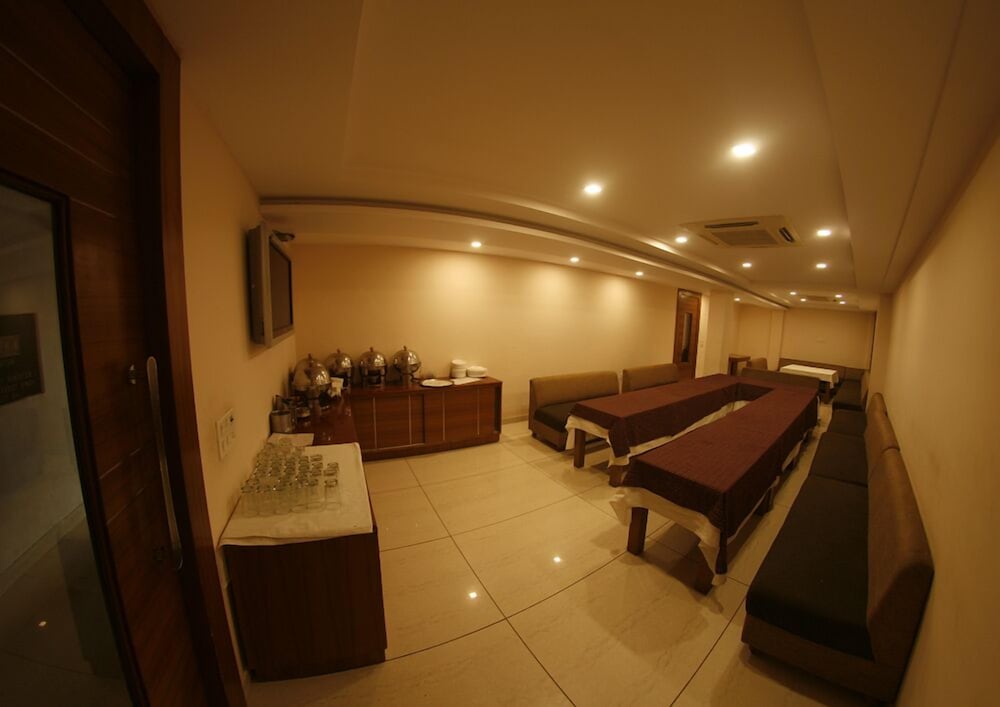 Hotel Dolphin 11/19