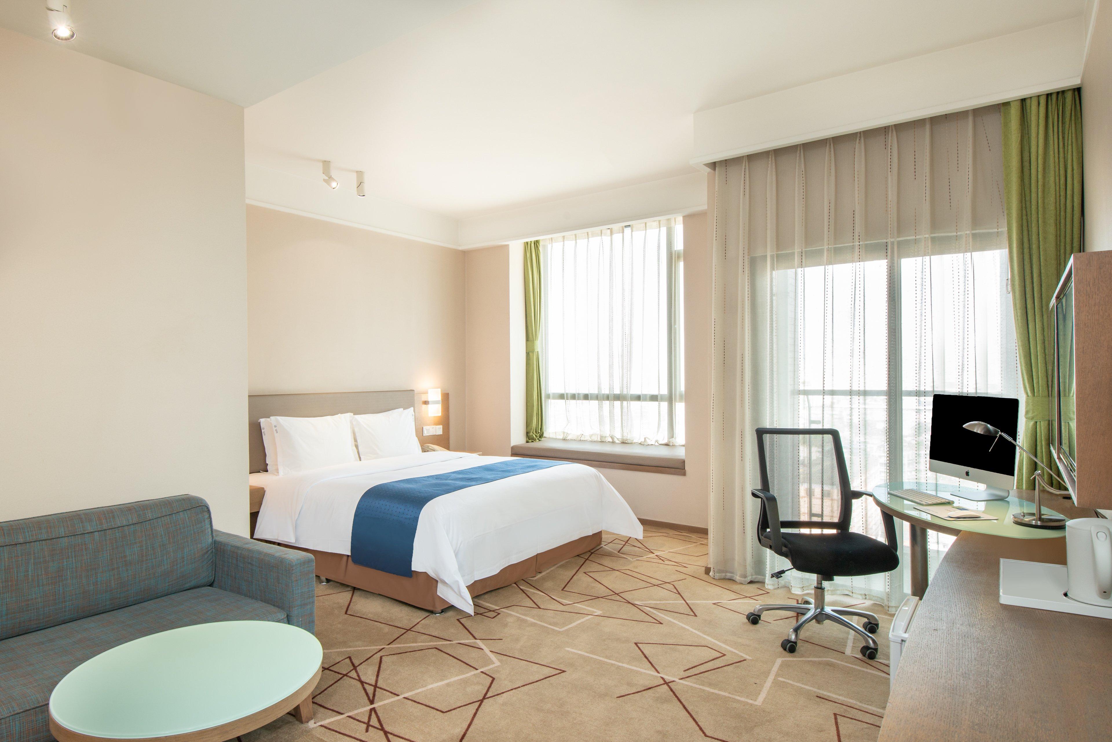 Superior, Queen Bed