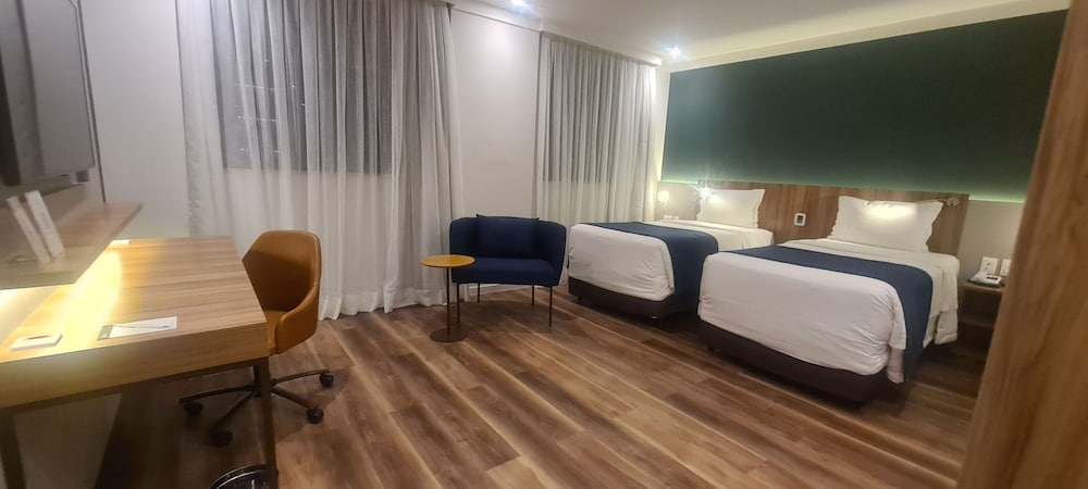 EXECUTIVE, TWIN BEDS