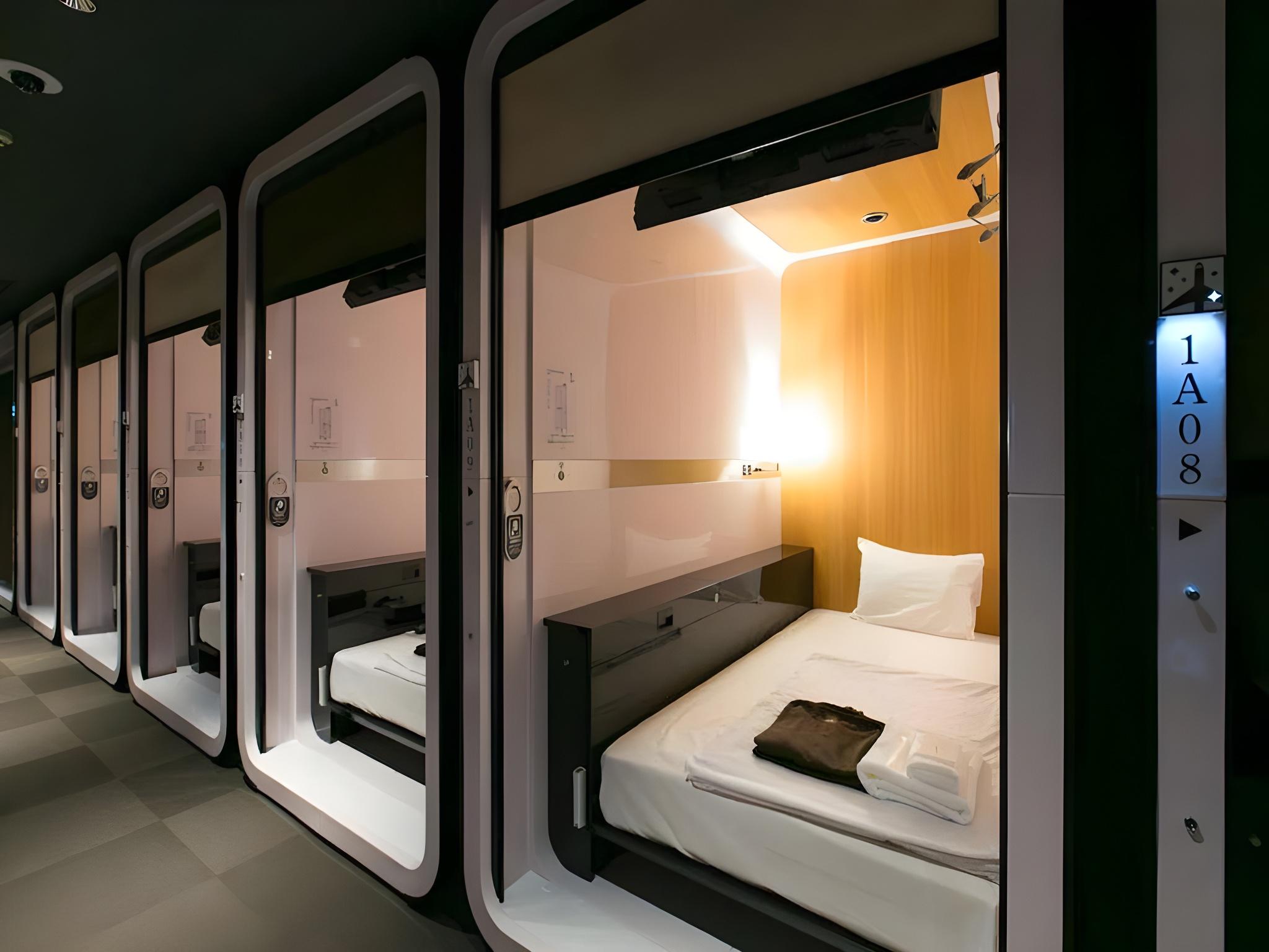 Male Dorm, Business, Cabin