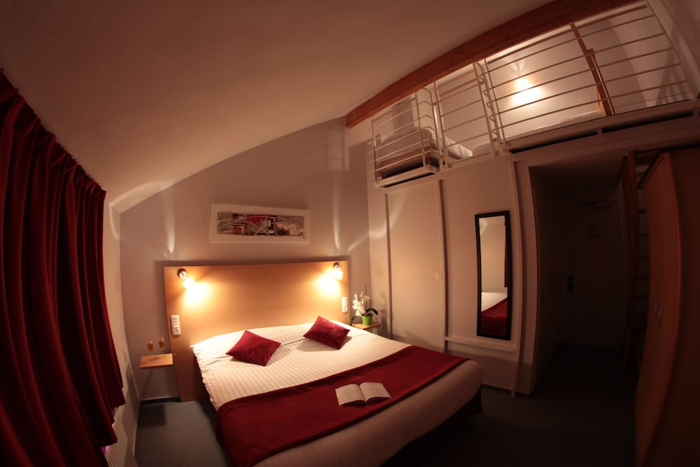 Carre Py Hotel 11/41