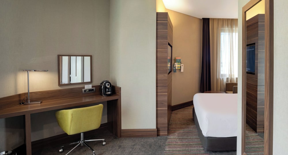 غرفة بريميوم بسرير فردي، HOLIDAY INN ISTANBUL - KADIKOY 7/7