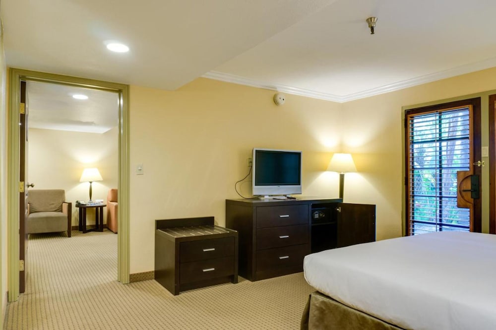 Buena Park Grand Hotel and Suites 24/75