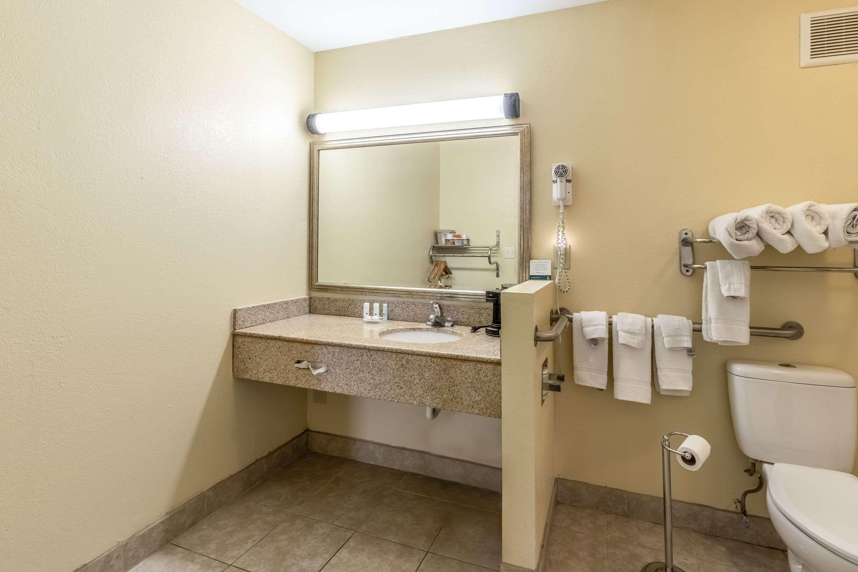 غرفة بسرير كينج، Quality Inn Franklin - Cool Springs Area 4/4