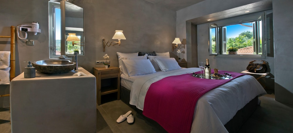 2 Bedrooms, Executive, Suite, 1 Queen and 3 Single Beds, Beach Front، Calypso Villas Zakynthos 4/6