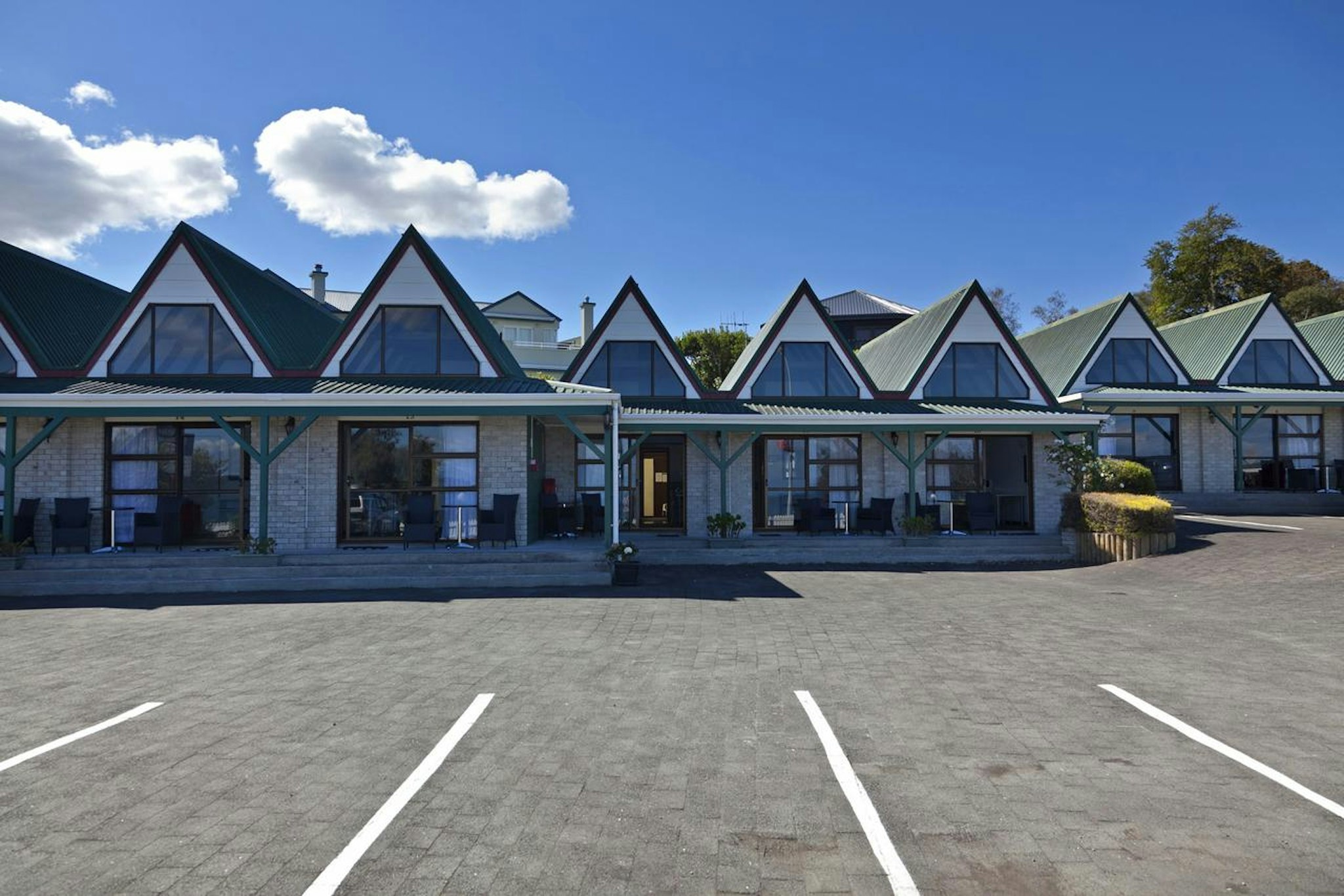 Gables Lakefront Motel 13/20