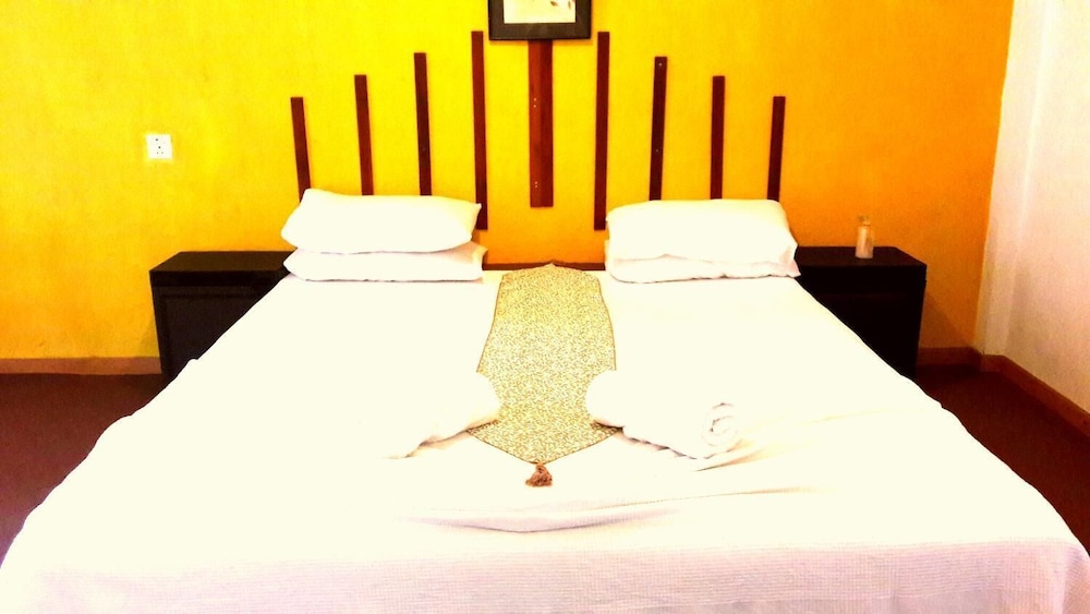 Deer Point Hotel Kandy 13/41