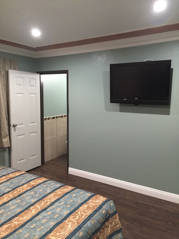 Park Motel 10/31