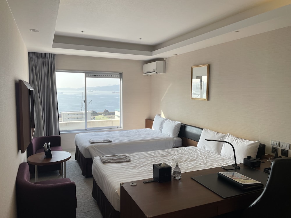 CLAYTON BAY HOTEL 22/67