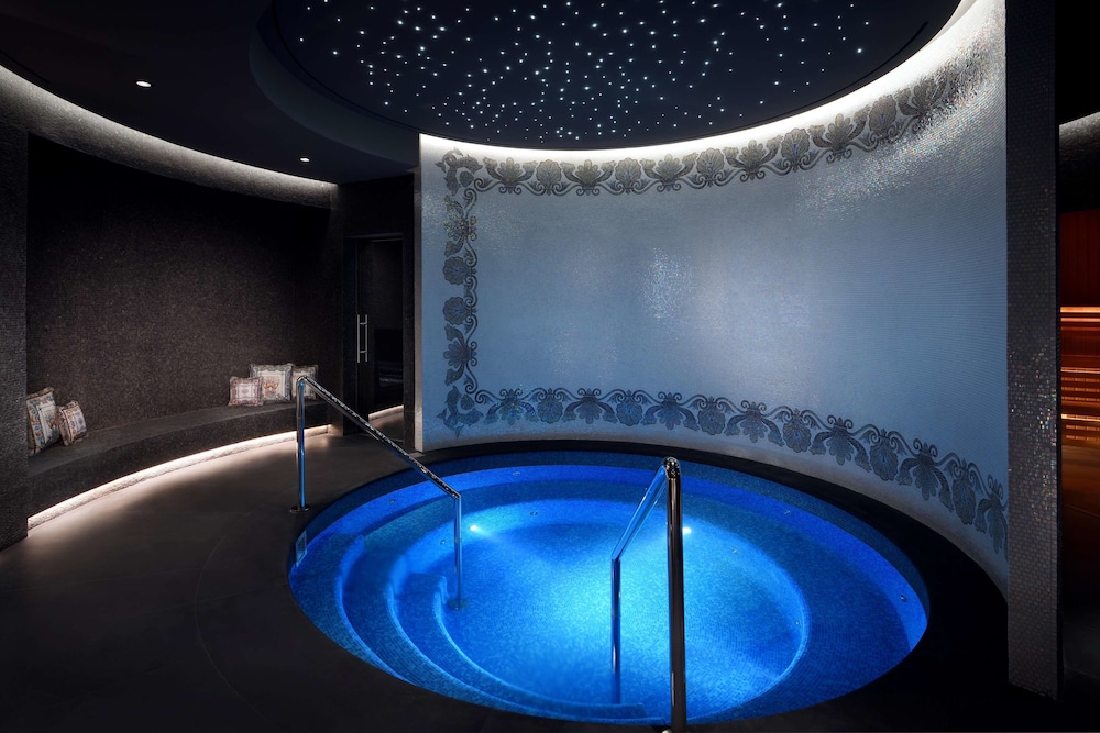 swimming pool spa