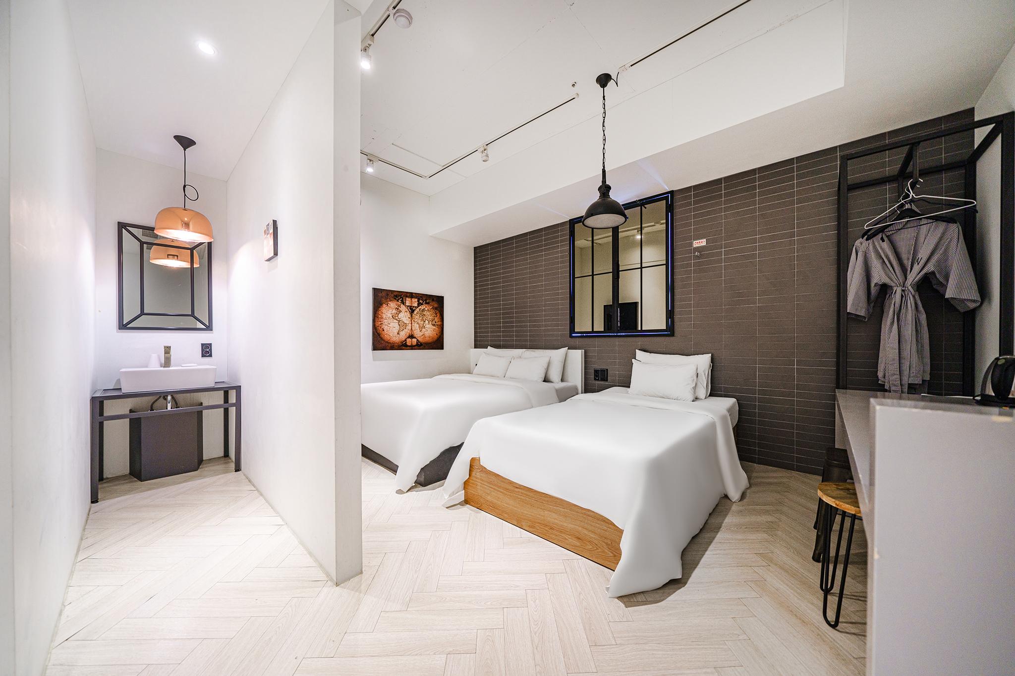 غرفة بسريرين منفصلين وسرير مزدوج وسرير فردي، Hotel Yaja Jeongwang 2/2