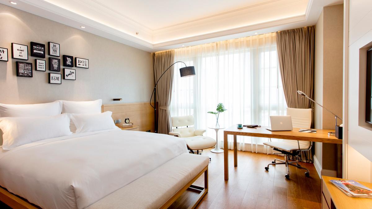 Good, Queen Bed