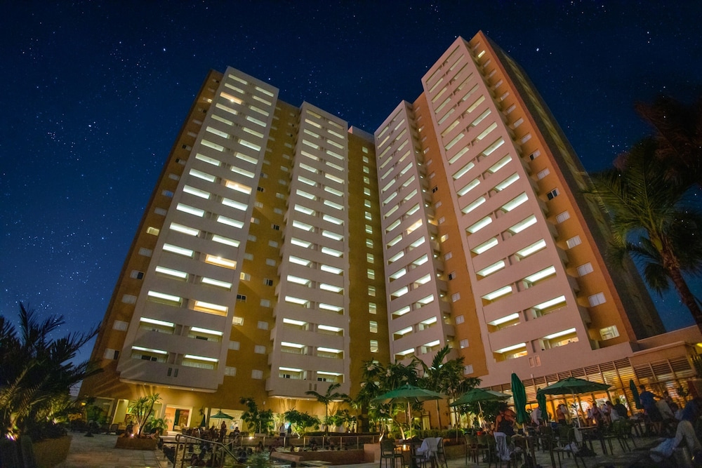 Hot Beach Suites 8/50