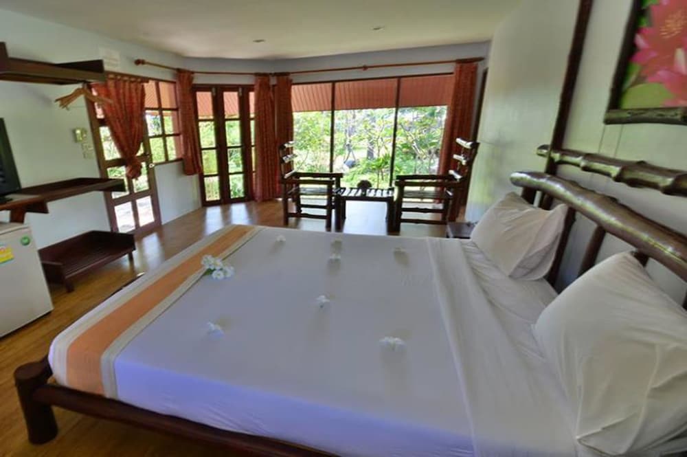 Alongkot Beach Resort Khanom 17/30
