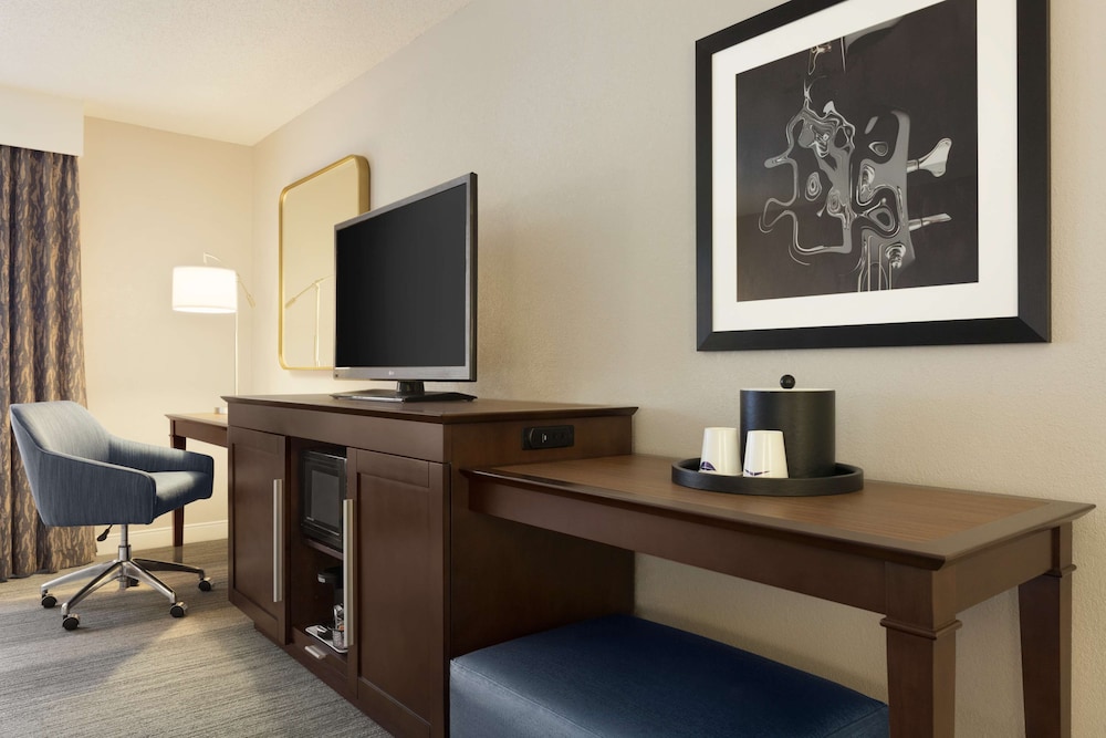 Hampton Inn And Suites Nashville Downtown Tn 50/53