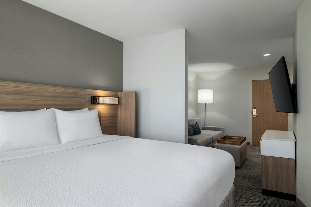 Suite, King Bed, Trundle Bed, Accessible