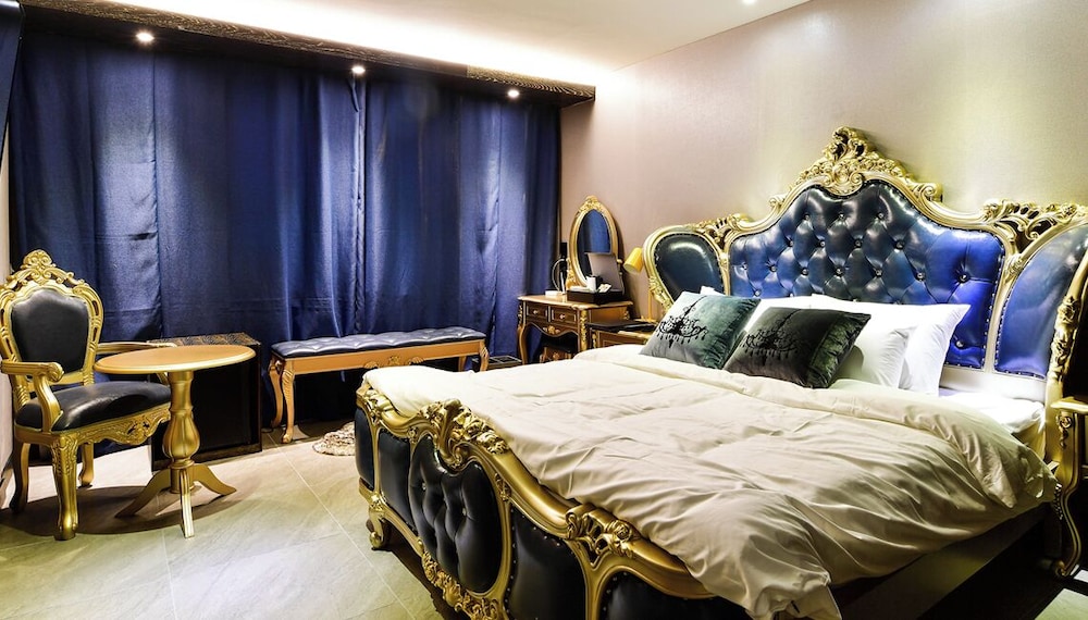 Hotel Ritz 20/38