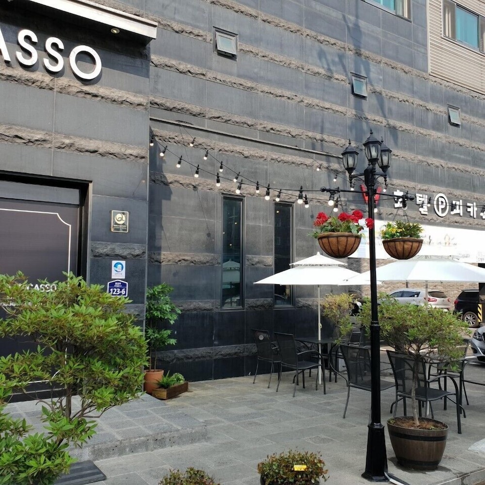Picasso Hotel 5/66