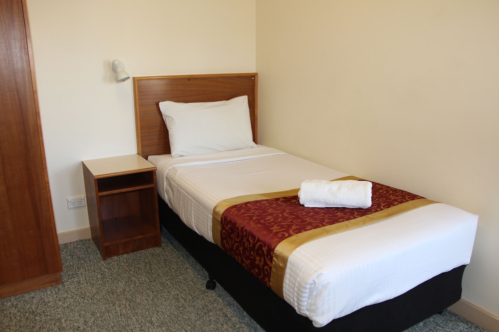 PIONEER WAY MOTEL 24/55