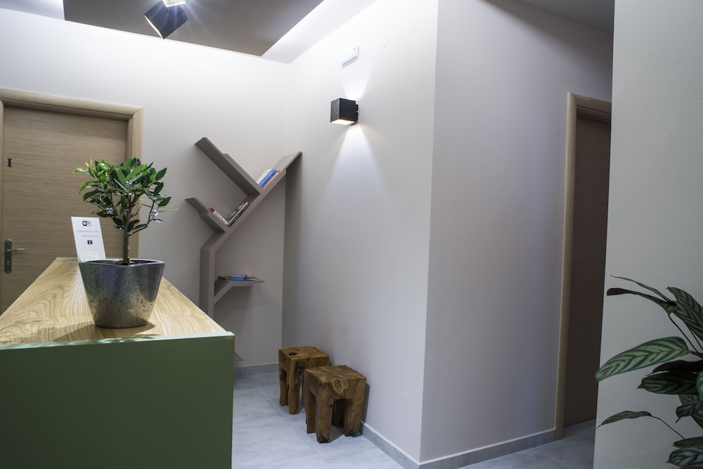 Elia Potie Studios 32/68