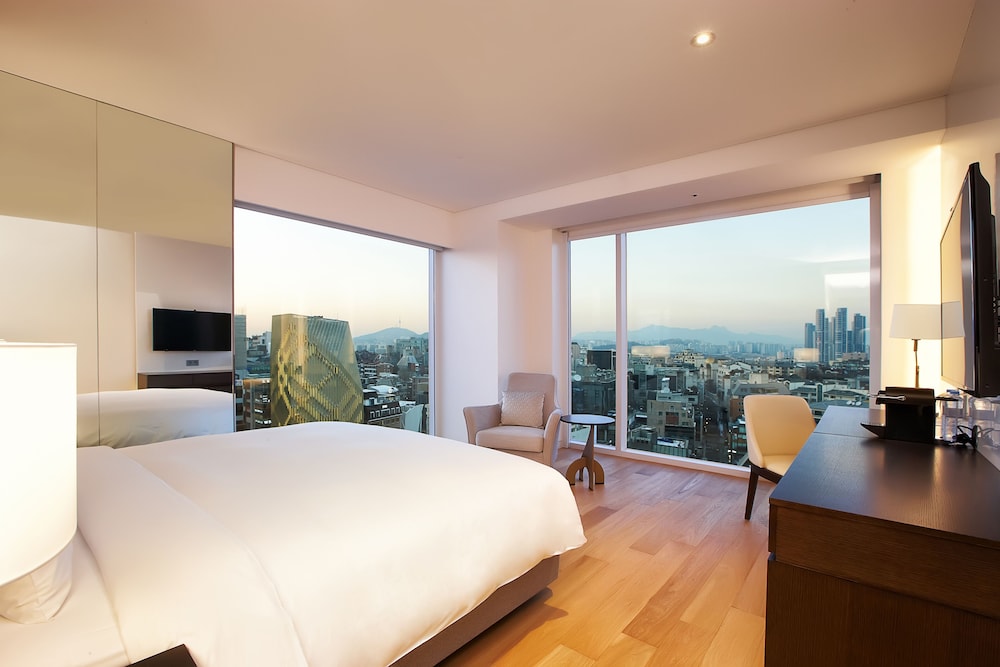 Grand, River, King Bed