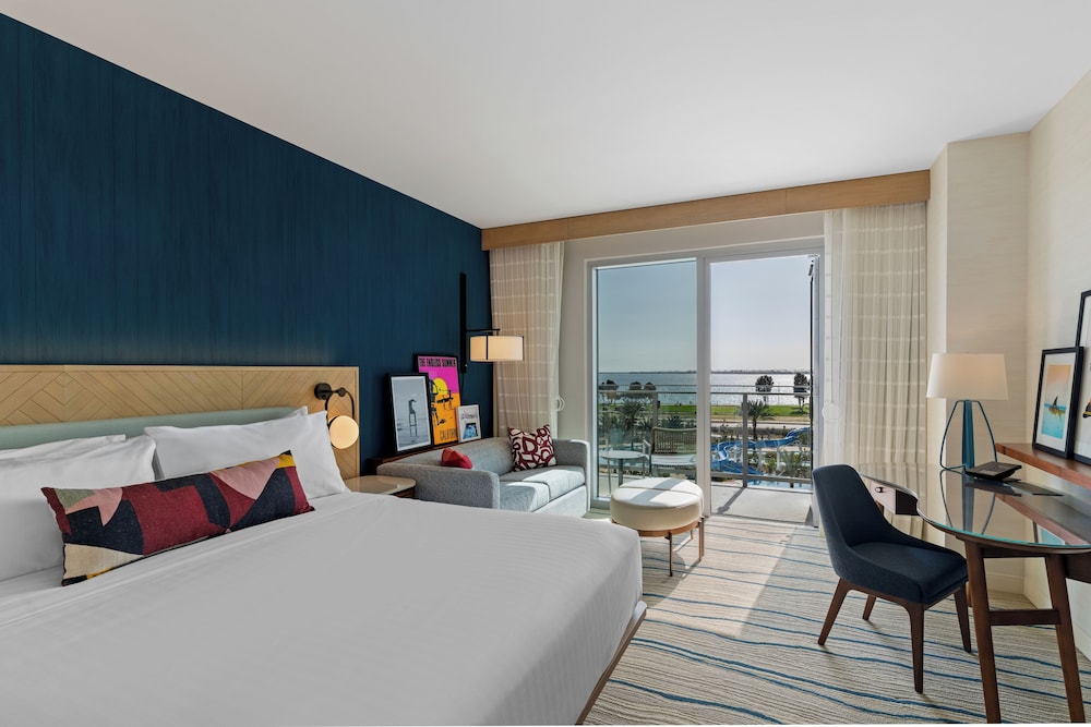 Room, King Bed, Bay View, Sofa, Balcony
