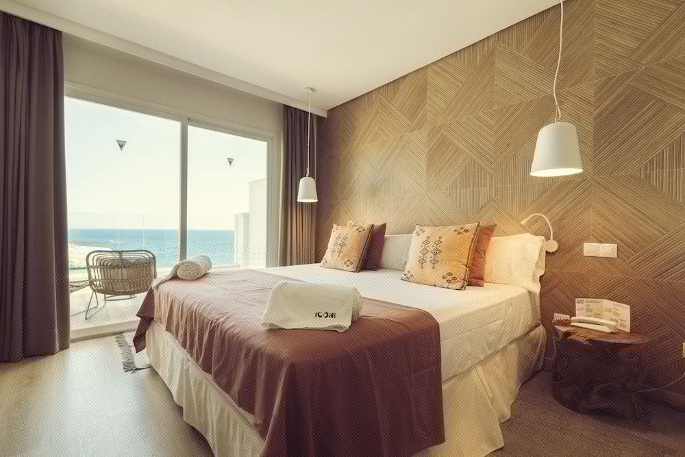 ICON Valparaiso - Adults Only 18/77